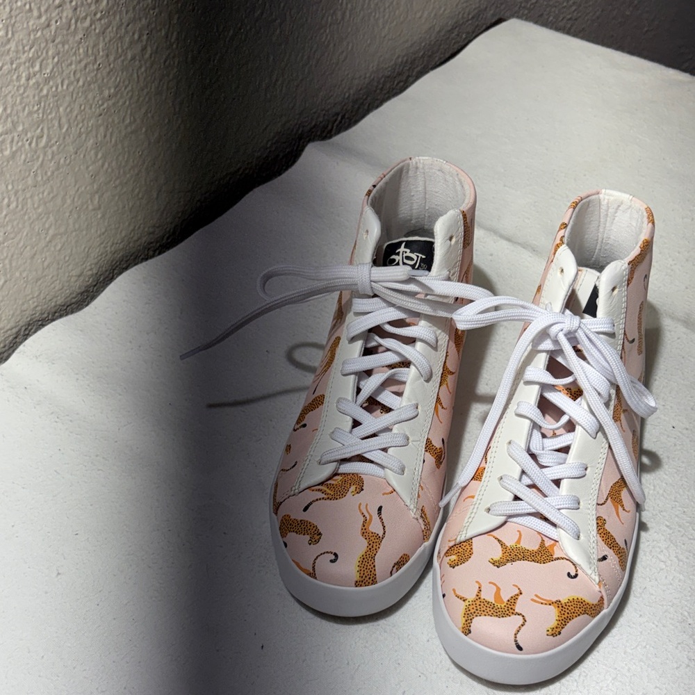 OTBT Pink High-Top Sneakers with Leopard Print